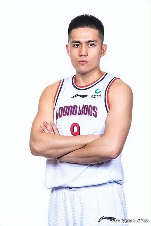 陈盈骏砍下23分,曾凡博受伤离场,北京再胜山西,2-0拿下赛点 陈盈骏砍下23分,曾凡博受伤离场,北京再胜山西,2-0拿下赛点